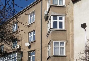 къща