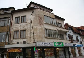 къща