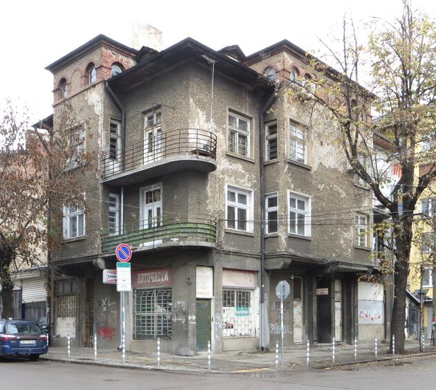 къща
